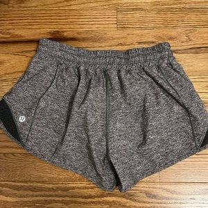 Lululemon Hotty Hot 2.5” Low Rise Shorts